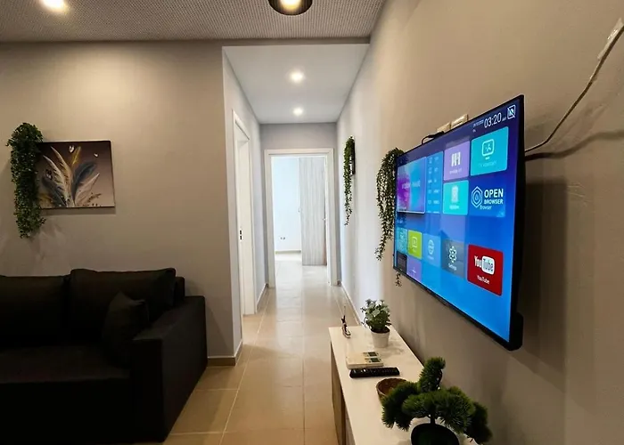 Cattleya * Golem (Tirana)